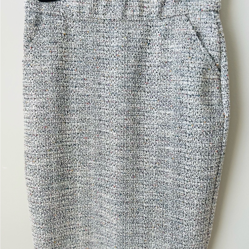 Elegant Gray Tweed Skirt